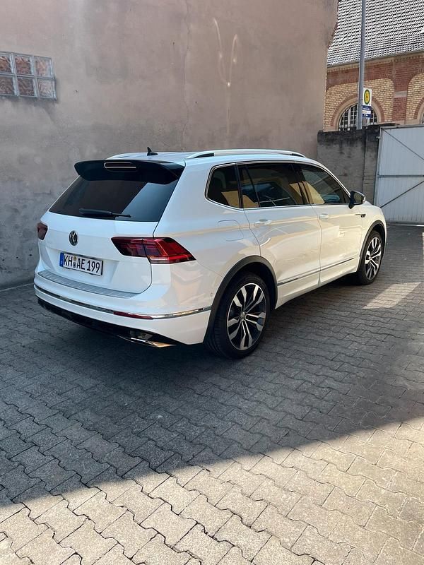 Weiß Gebraucht 2020 VW Tiguan Allspace SUV | 28.899 € (Teuer) - Bild 1/4