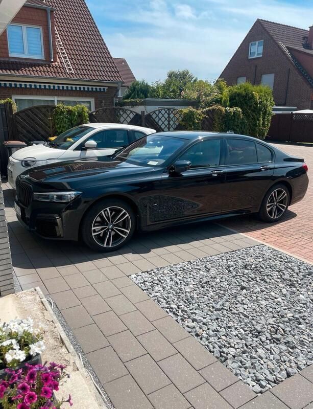Schwarz Gebraucht 2021 BMW 730 Limousine | 62.000 € - Bild 1/4
