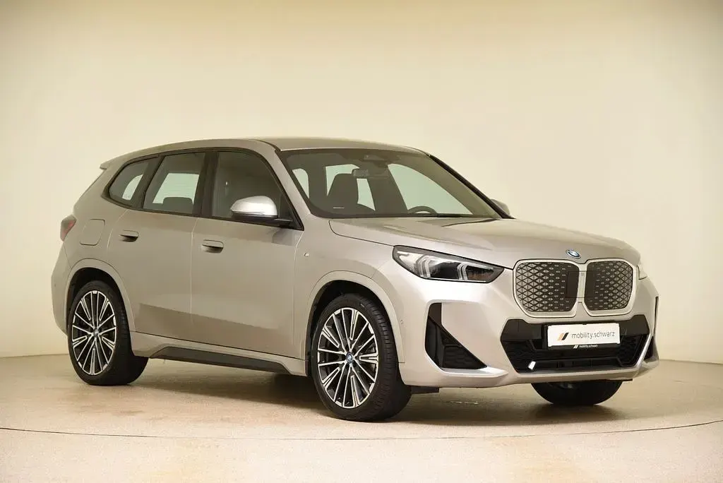 Gebraucht BMW iX1 M Sport 230 kW (313 PS) 2024 Silber SUV