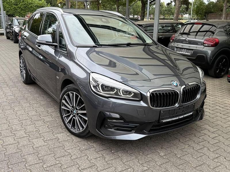 Grau Gebraucht 2019 BMW 218 Active Tourer Sport Line Van / Kleinbus | 18.499 € (Fairer Preis) - Bild 1/4