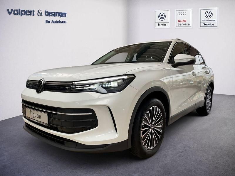 Pure white Gebraucht 2024 VW Tiguan Life SUV | 31.740 € (Fairer Preis) - Bild 1/4