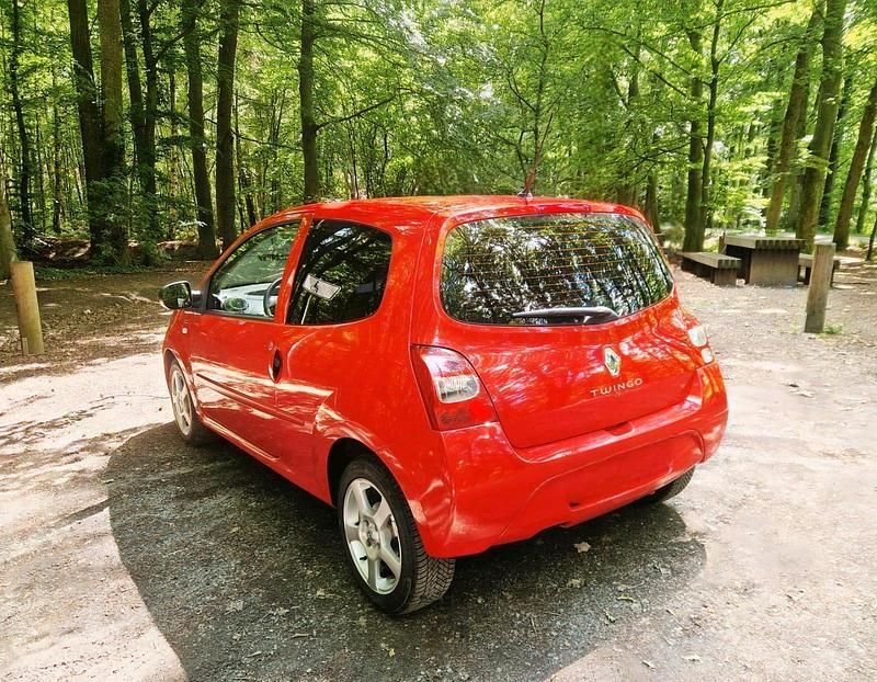 Gebraucht Renault Twingo 70 PS (51 kW) 2011 Rot Kleinwagen