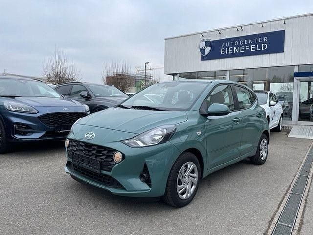 Gebraucht Hyundai i10 Select 67 PS (49 kW) 2022 Grün Kleinwagen