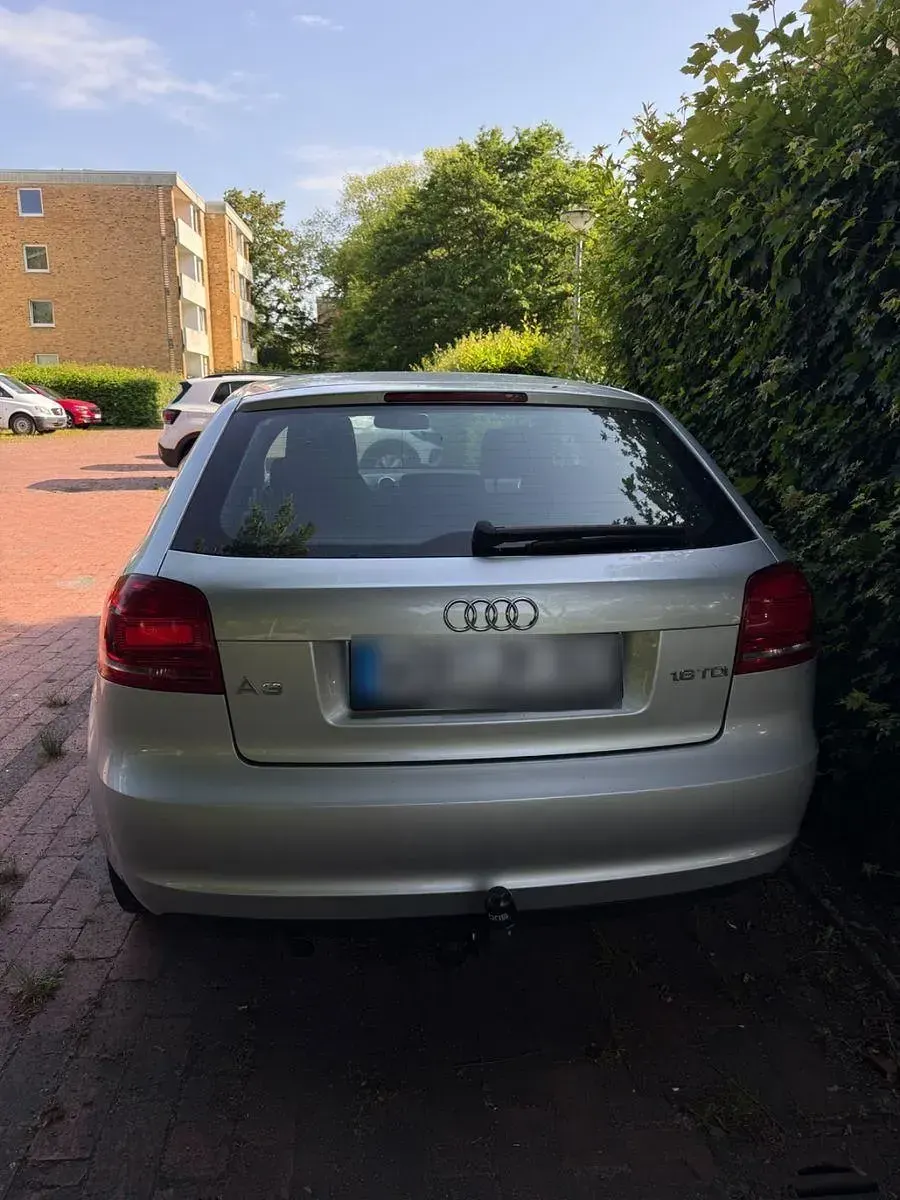 Gebraucht Audi A3 Ambiente 105 PS (77 kW) 2009 Silber Kleinwagen