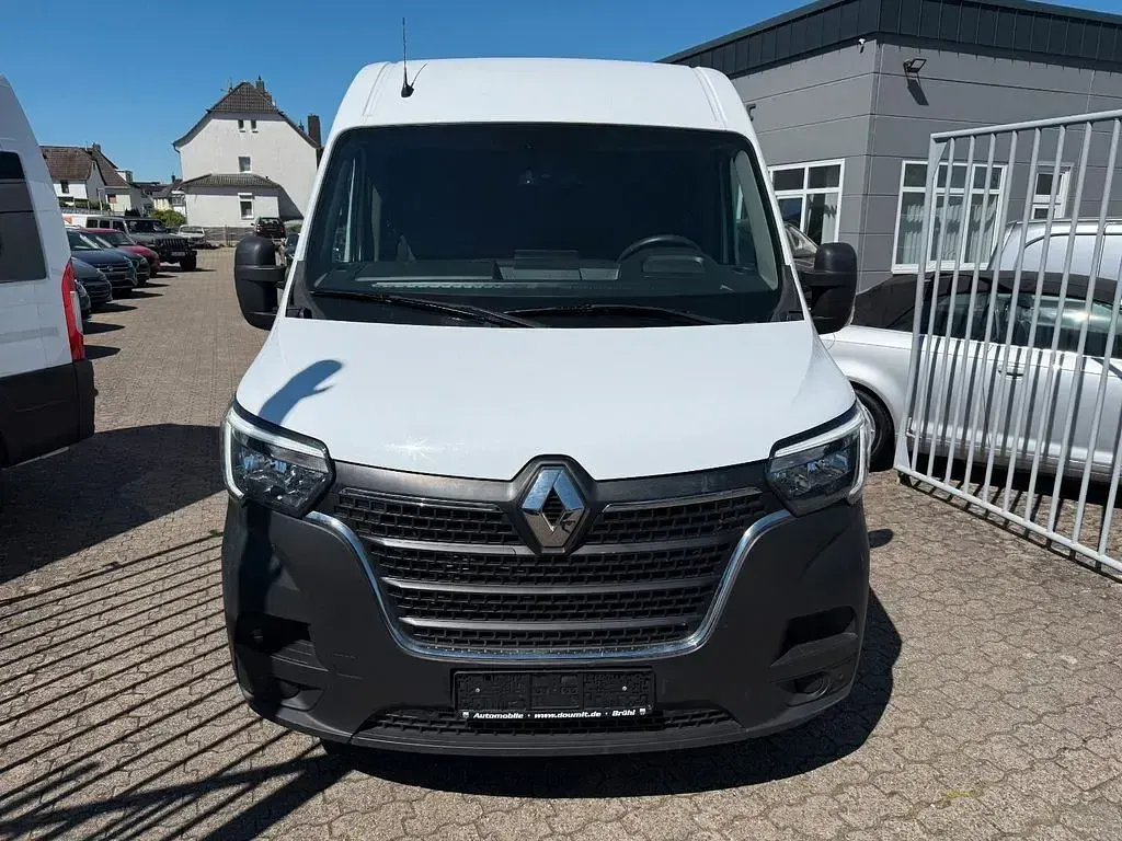 Second-hand Renault Master 145 CP (106 kW) 2023 Alb Monovolum