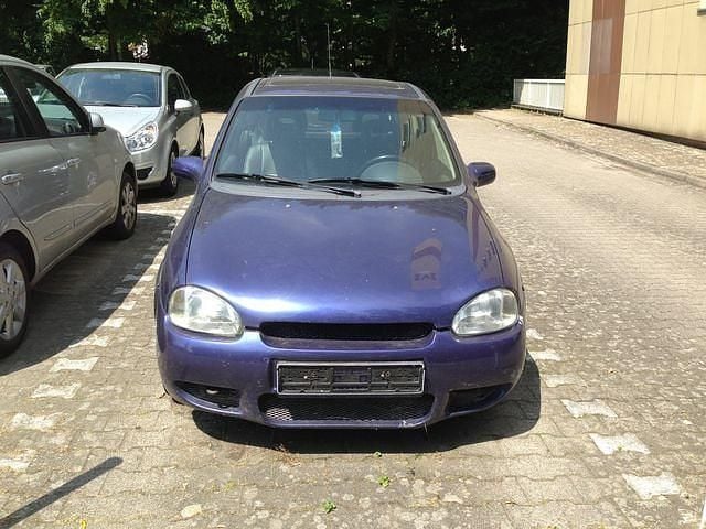 Gebraucht Opel Corsa Swing 90 PS (66 kW) 1997 Blau Limousine