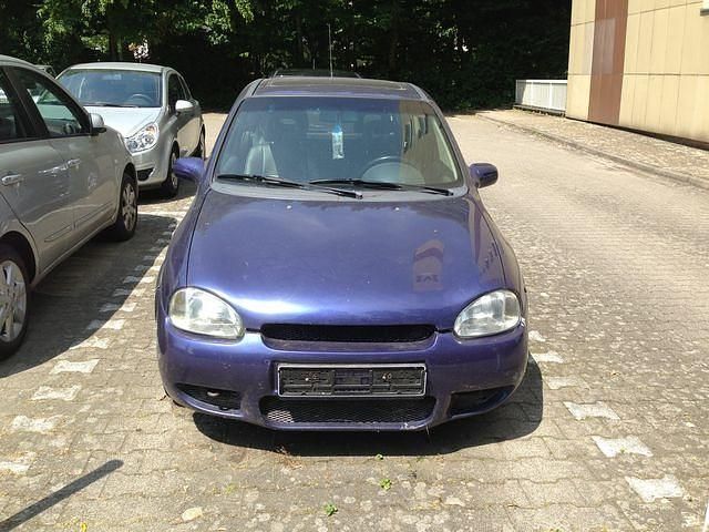 Blau Gebraucht 1997 Opel Corsa Swing Limousine | 550 € (Guter Preis) - Bild 1/4
