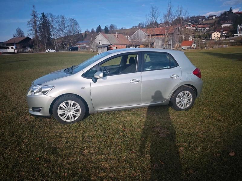 Gebraucht Toyota Auris 125 PS (91 kW) 2007 Silber Kleinwagen