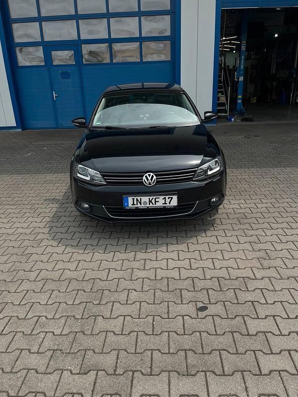 Schwarz Gebraucht 2014 VW Jetta Limousine | 7.200 € (Etwas zu teuer) - Bild 1/4