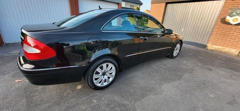 Schwarz Gebraucht 2008 Mercedes CLK200 Elegance Coupé | 6.550 € (Fairer Preis) - Bild 1/4
