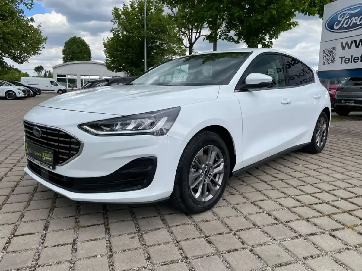 Gebraucht Ford Focus Titanium 155 PS (114 kW) 2023 Frostweiß Limousine