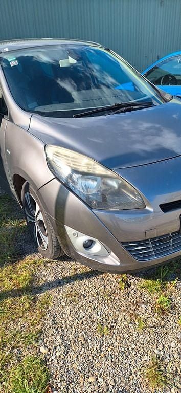 Grau Gebraucht 2011 Renault Grand Scénic III Bose Edition Van / Kleinbus | 2.300 € (Superpreis) - Bild 1/4