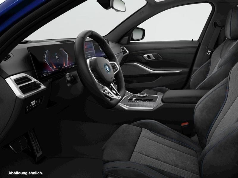 Gebraucht BMW 330e M Sport 292 PS (214 kW) 2025 Blau Kombi
