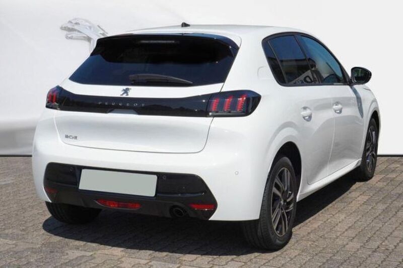 Gebraucht Peugeot 208 Allure 102 PS (75 kW) 2023 Weiß Kleinwagen