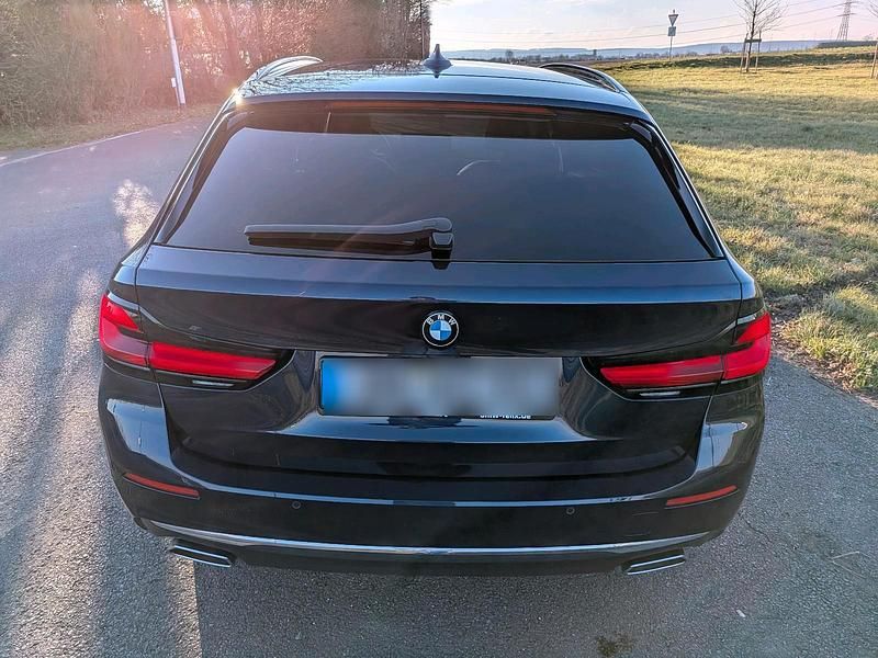 Gebraucht BMW 520 Luxury Line 190 PS (139 kW) 2021 Blau Kombi
