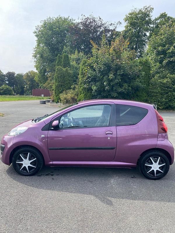 Gebraucht Peugeot 107 Active 68 PS (50 kW) 2013 Violet Kleinwagen