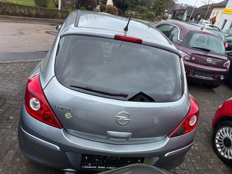 Gebraucht Opel Corsa 87 PS (63 kW) 2012 Silbersee/perl silber (m2) Kleinwagen