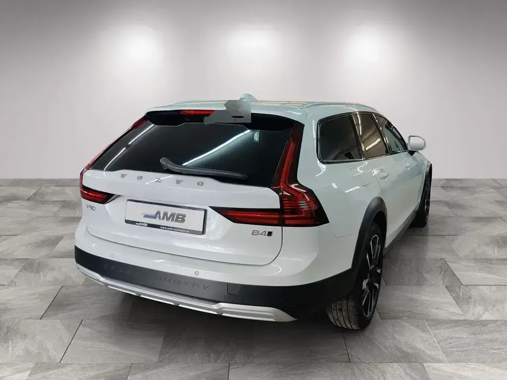 Gebraucht Volvo V90 CC 197 PS (144 kW) 2024 Weiß Kombi