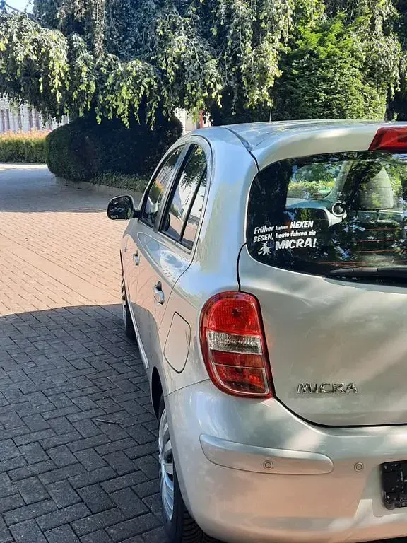 Gebraucht Nissan Micra 80 PS (58 kW) 2012 Silber Kleinwagen