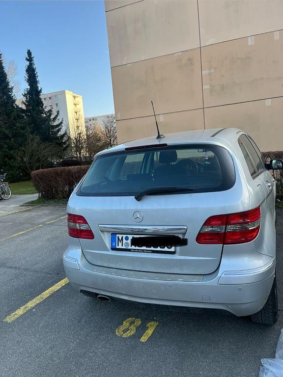 Gebraucht Mercedes B200 140 PS (102 kW) 2009 Silber Van / Kleinbus
