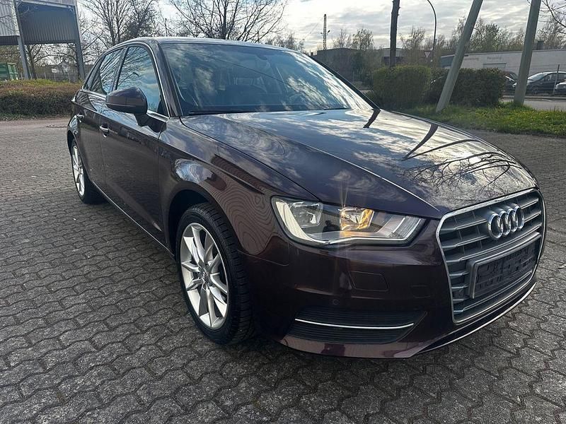 Gebraucht Audi A3 Ambiente 122 PS (89 kW) 2013 Violett Limousine
