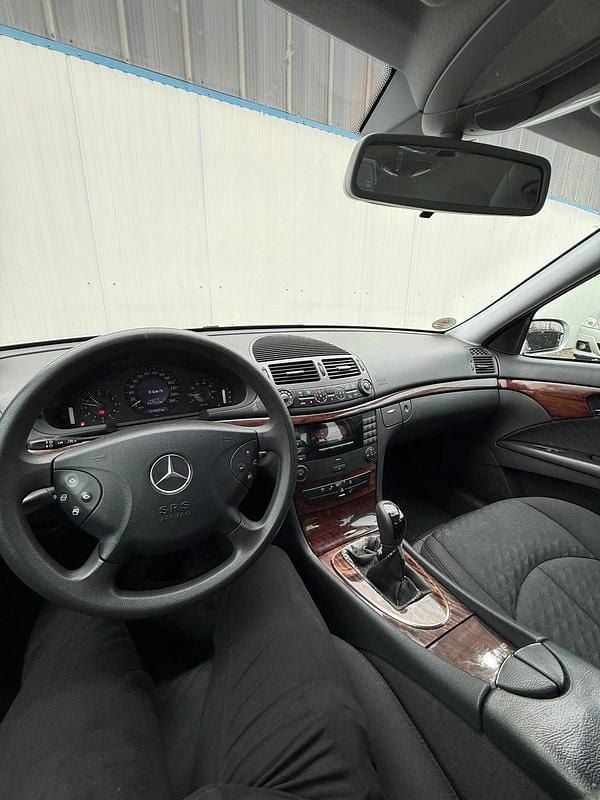 Gebraucht Mercedes E240 177 PS (130 kW) 2004 Silber Limousine