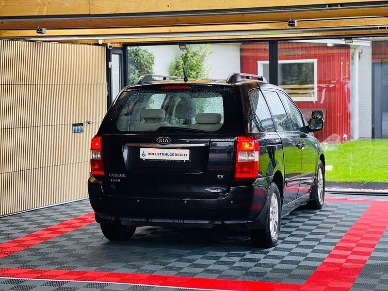 Schwarz Gebraucht 2010 Kia Carnival Van / Kleinbus | 10.900 € - Bild 1/4