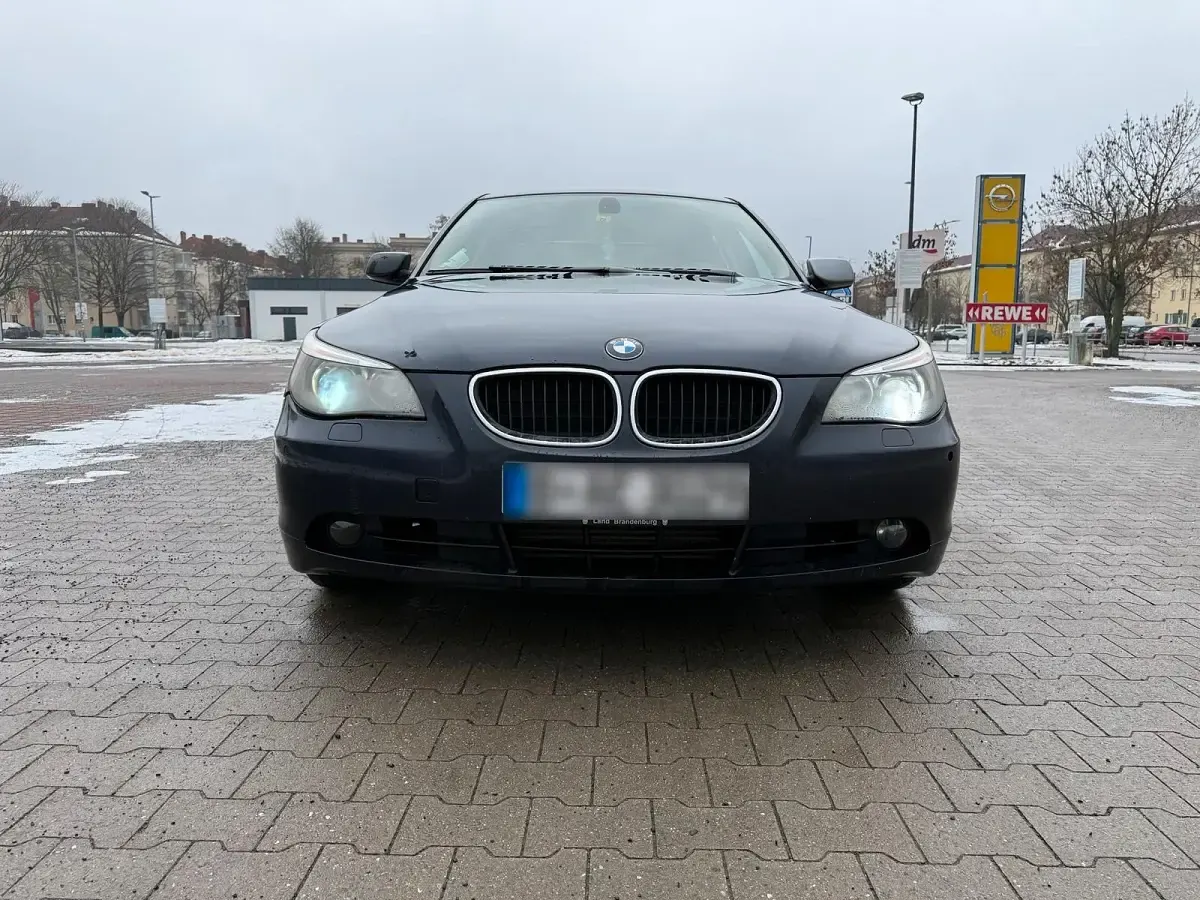 Second-hand BMW 525 177 CP (130 kW) 2004 Albastru Berlinǎ
