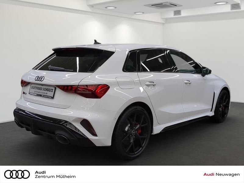 Neu Audi RS3 Sport 400 PS (294 kW) 2026 Weiß Limousine