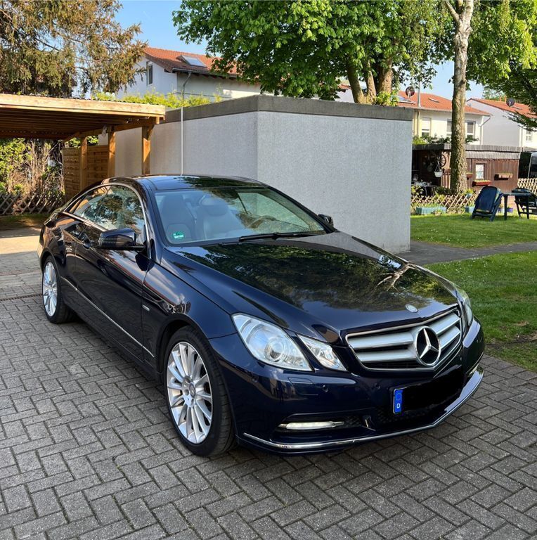 Gebraucht Mercedes E350 292 PS (214 kW) 2011 Blau Coupé