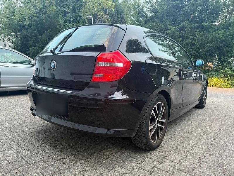 Gebraucht BMW 116 122 PS (89 kW) 2007 Schwarz Kleinwagen