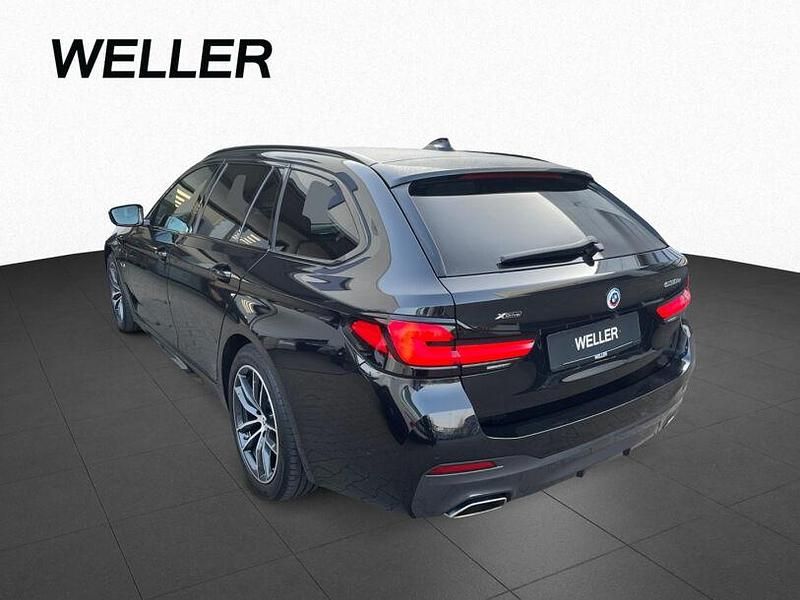 Gebraucht BMW 530e Comfort Edition 292 PS (214 kW) 2023 Black sapphire (schwarz) Kombi