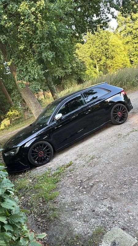 Schwarz Gebraucht 2013 Audi S3 Comfort Limousine | 19.600 € (Guter Preis) - Bild 1/4