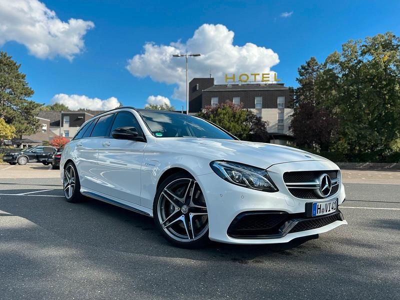 Weiß Gebraucht 2017 Mercedes C63 AMG AMG Kombi | 36.500 € (Guter Preis) - Bild 1/4