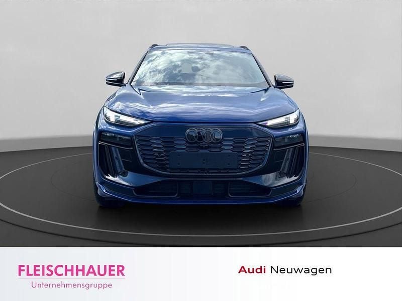 Neu Audi Q6 e-tron Performance 225 kW (306 PS) 2026 Ascariblau metallic SUV