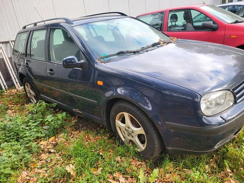Blau Gebraucht 2001 VW Golf IV Kombi | 700 € (Superpreis) - Bild 1/4