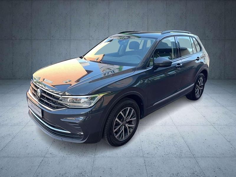 Grau Gebraucht 2023 VW Tiguan Life SUV | 28.980 € (Guter Preis) - Bild 1/4