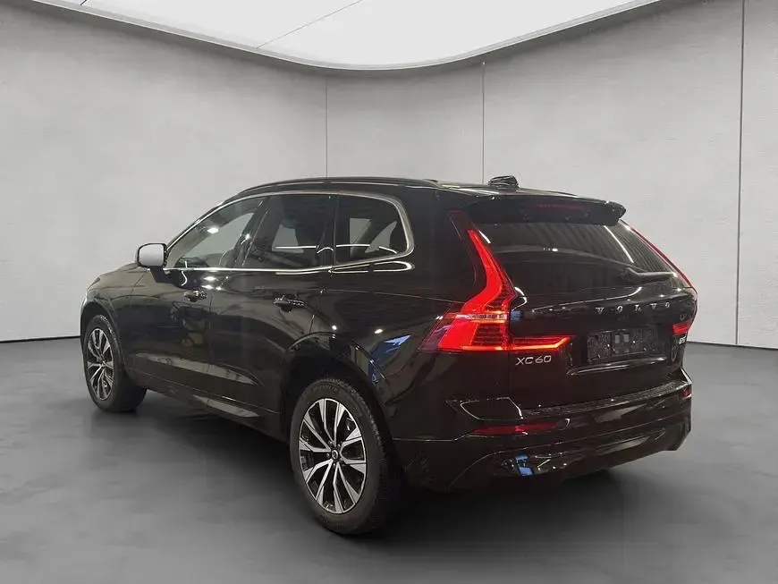 Gebraucht Volvo XC60 Core 250 PS (183 kW) 2024 Schwarz SUV