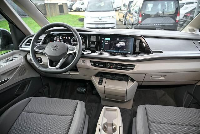 Gebraucht VW Multivan Life 150 PS (110 kW) 2022 Grau Van / Kleinbus