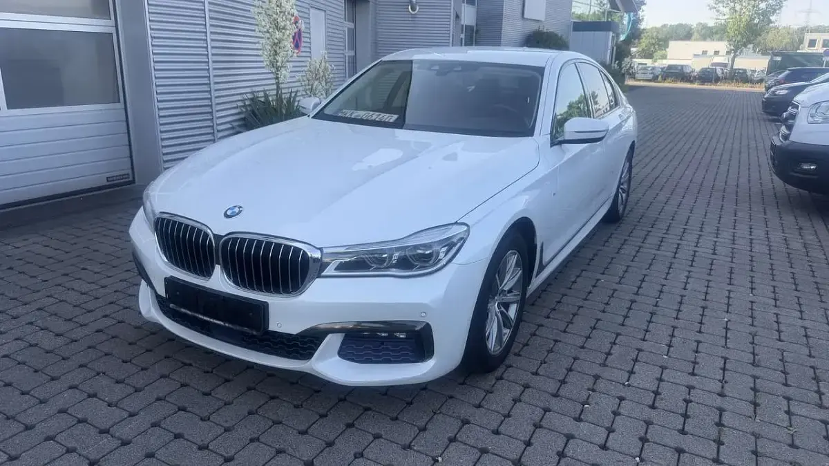 Gebraucht BMW 730 M Sport 265 PS (194 kW) 2016 Mineralweiss metallic Limousine