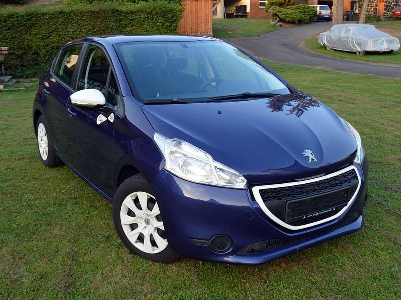 Blau Gebraucht 2015 Peugeot 208 Kleinwagen | 3.650 € (Fairer Preis) - Bild 1/4