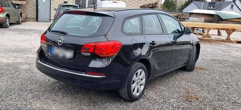 Gebraucht Opel Astra 101 PS (74 kW) 2015 Schwarz Kombi