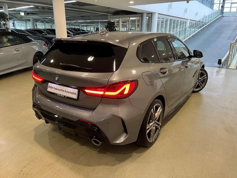 Gebraucht BMW 135 M Sport 305 PS (224 kW) 2022 Skyscraper grau metallic Kleinwagen