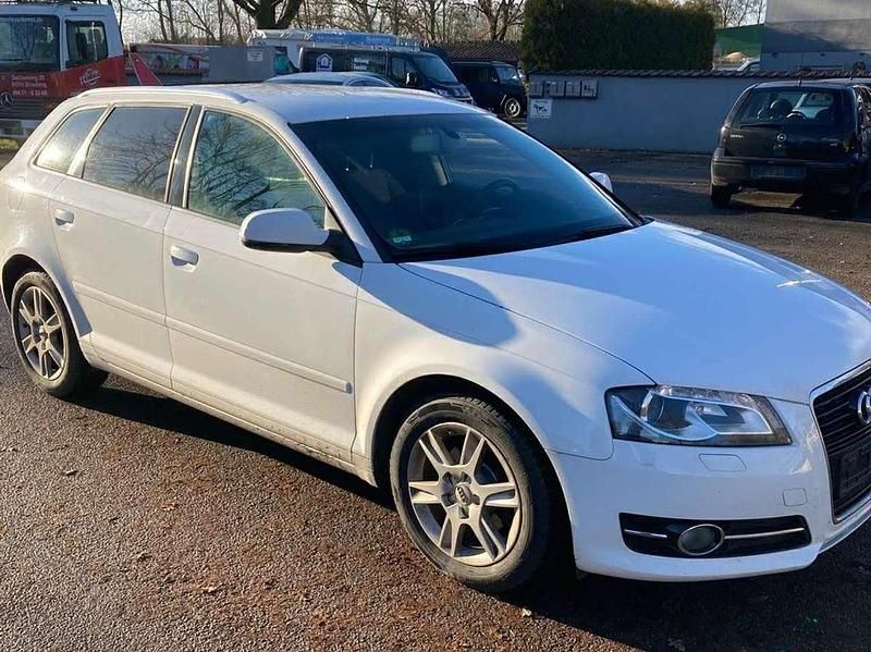 Gebraucht Audi A3 Attraction 105 PS (77 kW) 2013 Ibisweiß Kleinwagen