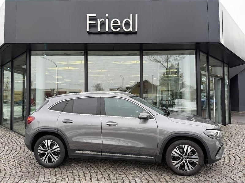 Gebraucht Mercedes GLA200 Progressive 163 PS (119 kW) 2025 Grau SUV