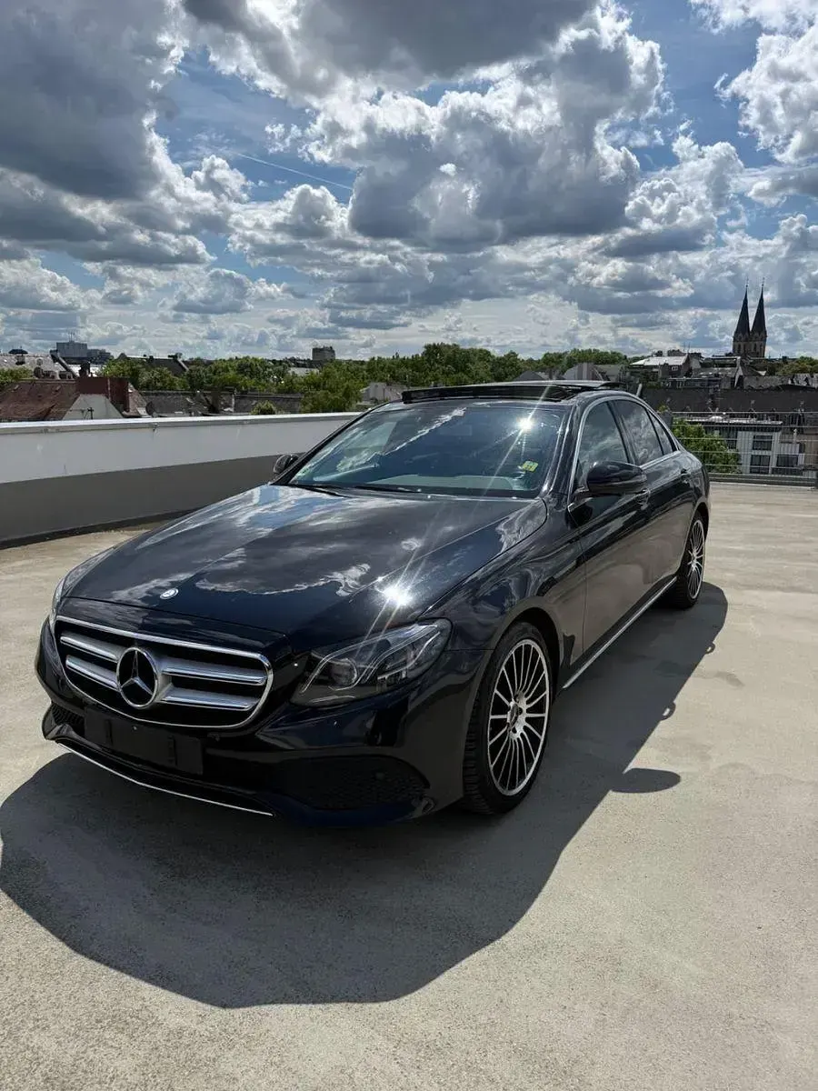 Gebraucht Mercedes E220 Avantgarde 194 PS (142 kW) 2016 Schwarz Limousine