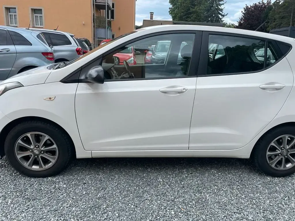 Gebraucht Hyundai i10 69 PS (50 kW) 2014 Weiß Kleinwagen