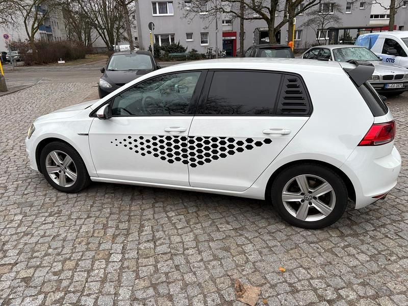 Gebraucht VW Golf VII 122 PS (89 kW) 2013 Weiß Kleinwagen