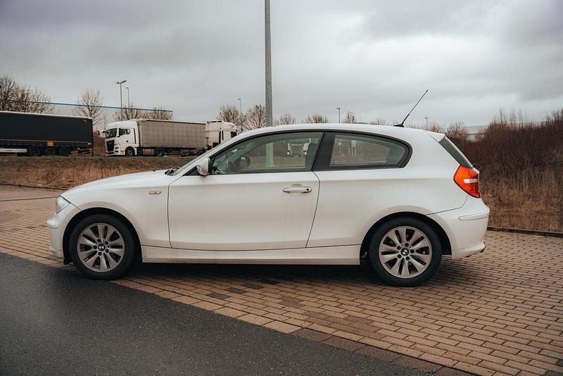 Gebraucht BMW 116 122 PS (89 kW) 2012 Weiß Kleinwagen