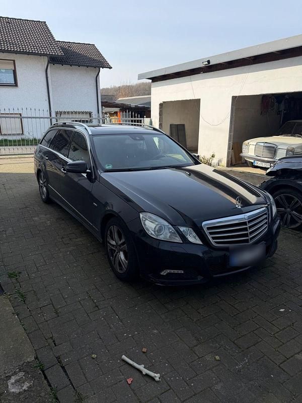 Gebraucht Mercedes E300 Avantgarde 231 PS (169 kW) 2010 Schwarz Kombi